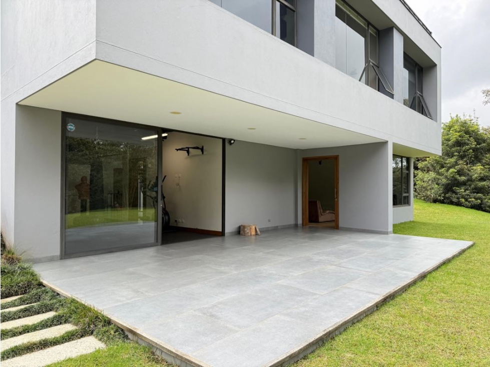 VENTA DE EXCLUSIVA CASA EN EL ALTO DE LAS PALMAS/ LA ACUARELA — foto 4