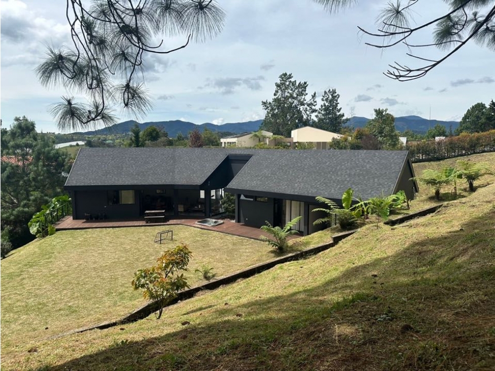 CASA CAMPESTRE EN EL RETIRO