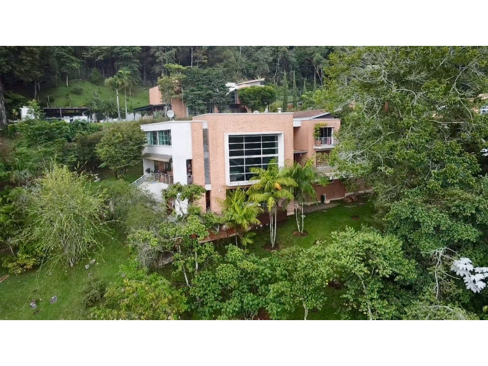 EXCLUSIVA CASA EN VENTA. EL POBLADO - LOS BALSOS