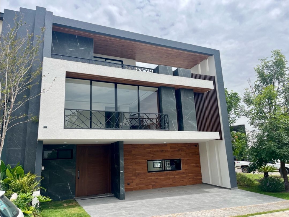 Exclusiva Casa en venta en Lomas de Angelópolis junto área verde - 1