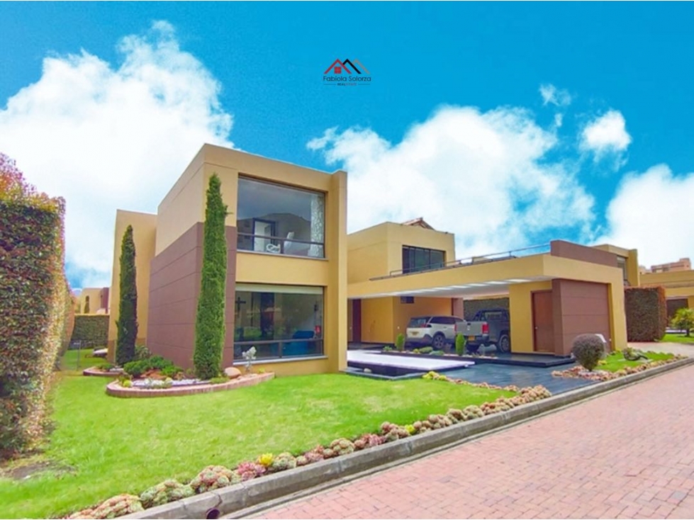 EXCLUSIVA CASA EN VENTA KALAMARY CLUB HOUSE CHIA