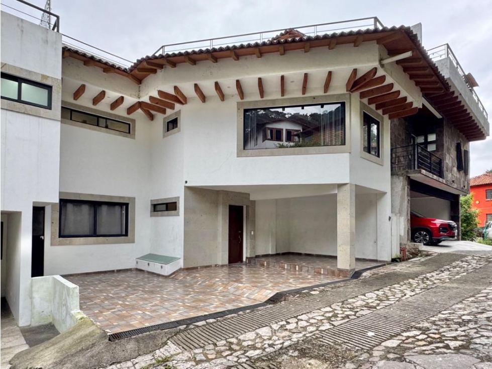 Casa en Venta en Valle de Bravo con Alberca Roof y Vista Panorámica