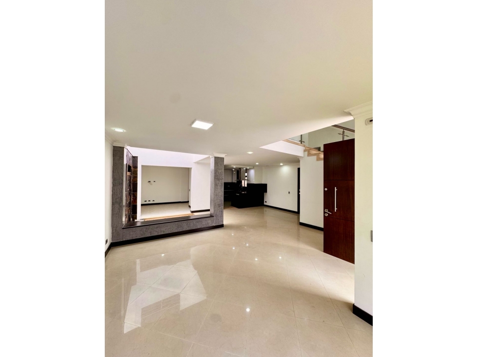EXCLUSIVA CASA PARA LA VENTA EN SABANETA — foto 2