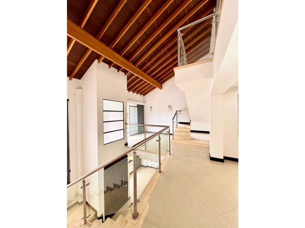 EXCLUSIVA CASA PARA LA VENTA EN SABANETA — foto 6