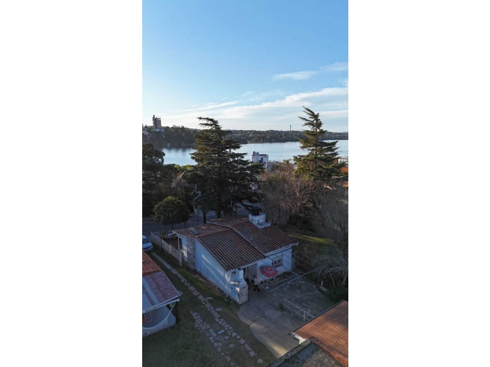 EXCLUSIVA CASA SOBRE COSTANERAV-IDEAL INVERSORES PARA LOCALES Y DPTOS - 1