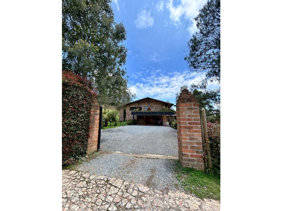 Se vende casa en el alto de palmas el poblado Medellín