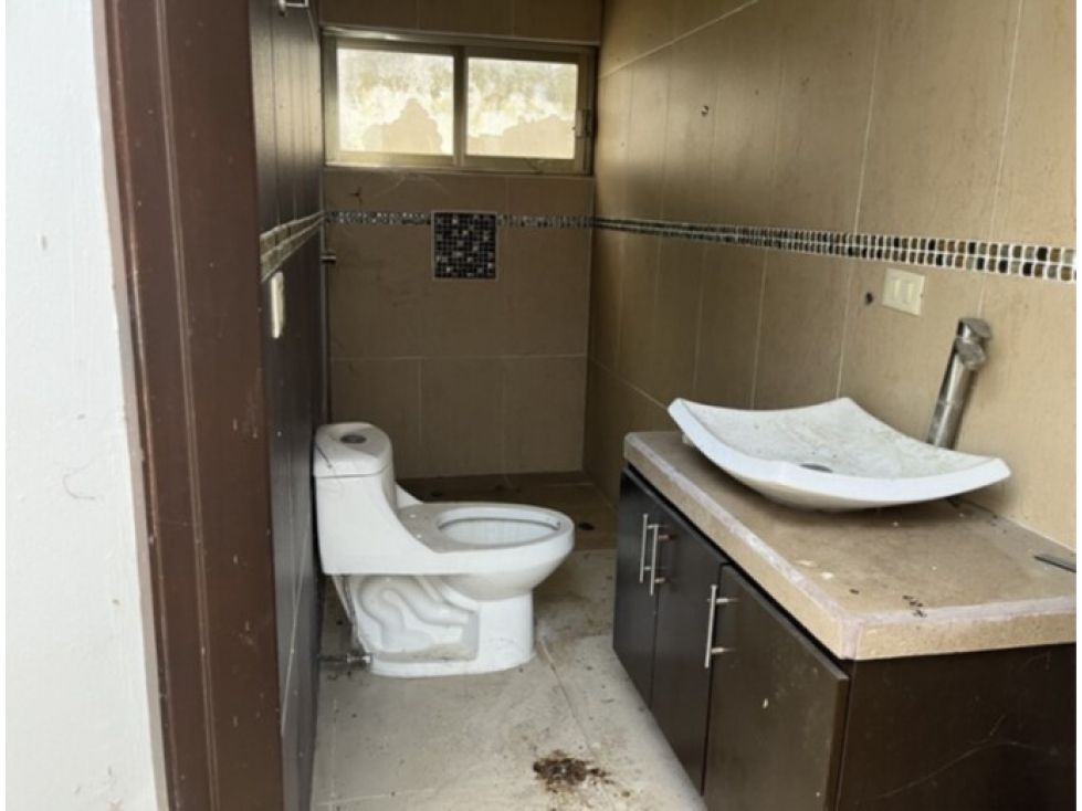 Exclusiva Residencia con Alberca y Gran Jardín en González 1a Secc - 4