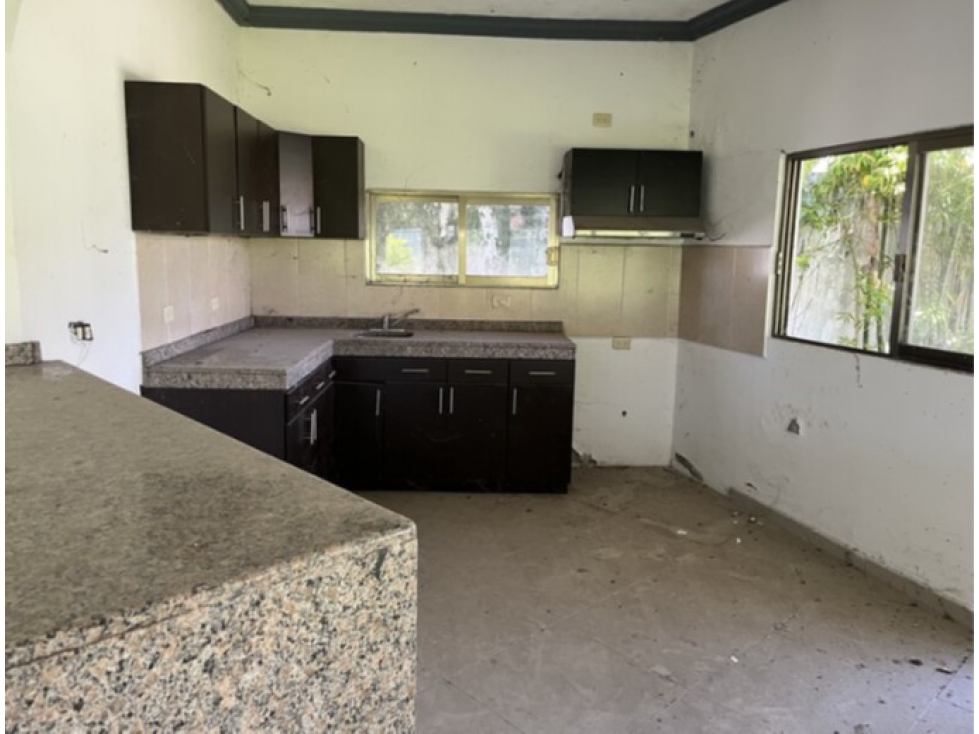 Exclusiva Residencia con Alberca y Gran Jardín en González 1a Secc - 5