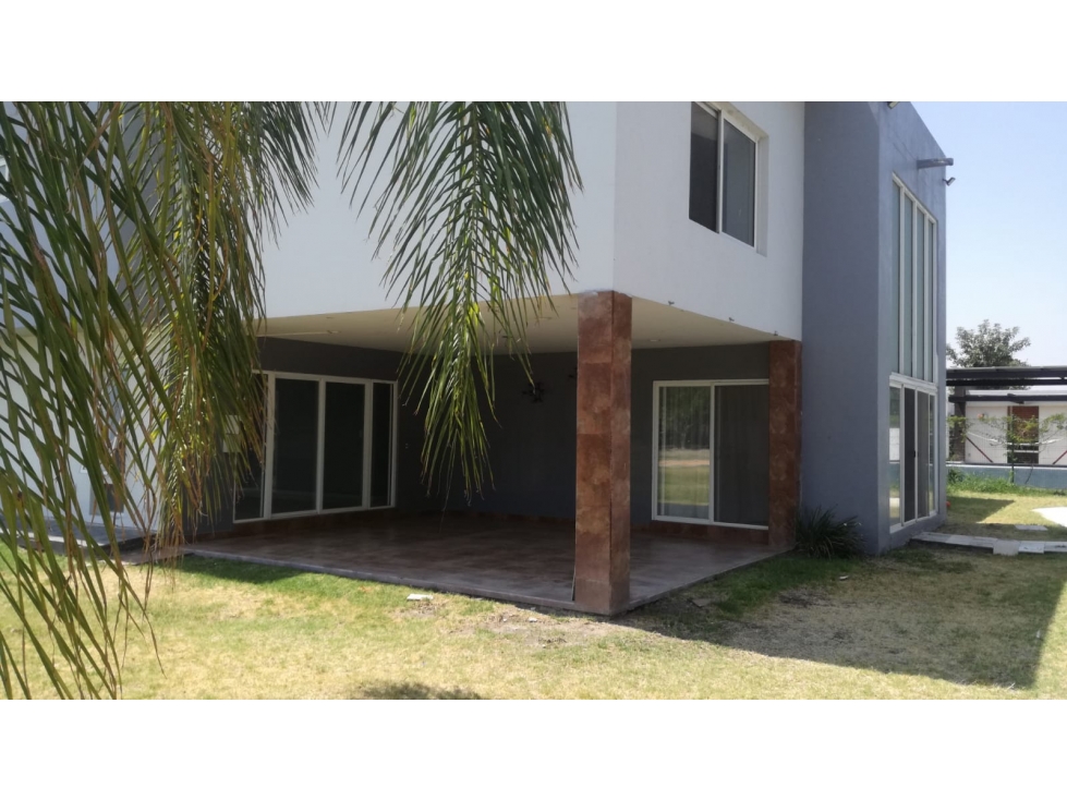 Exclusiva Residencia en Alamo Country Club, Celaya | 832m² Terreno - 1