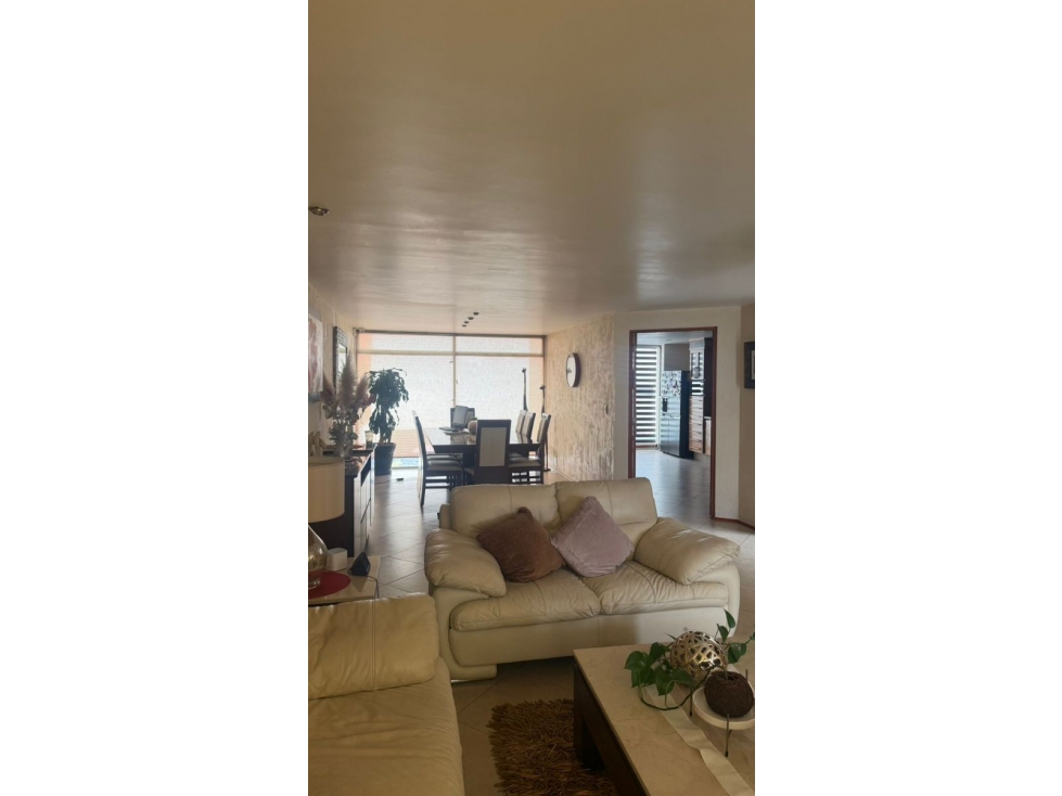 Exclusiva Residencia en Jardines de Bellavista | 300 m² y Seguridad — foto 3