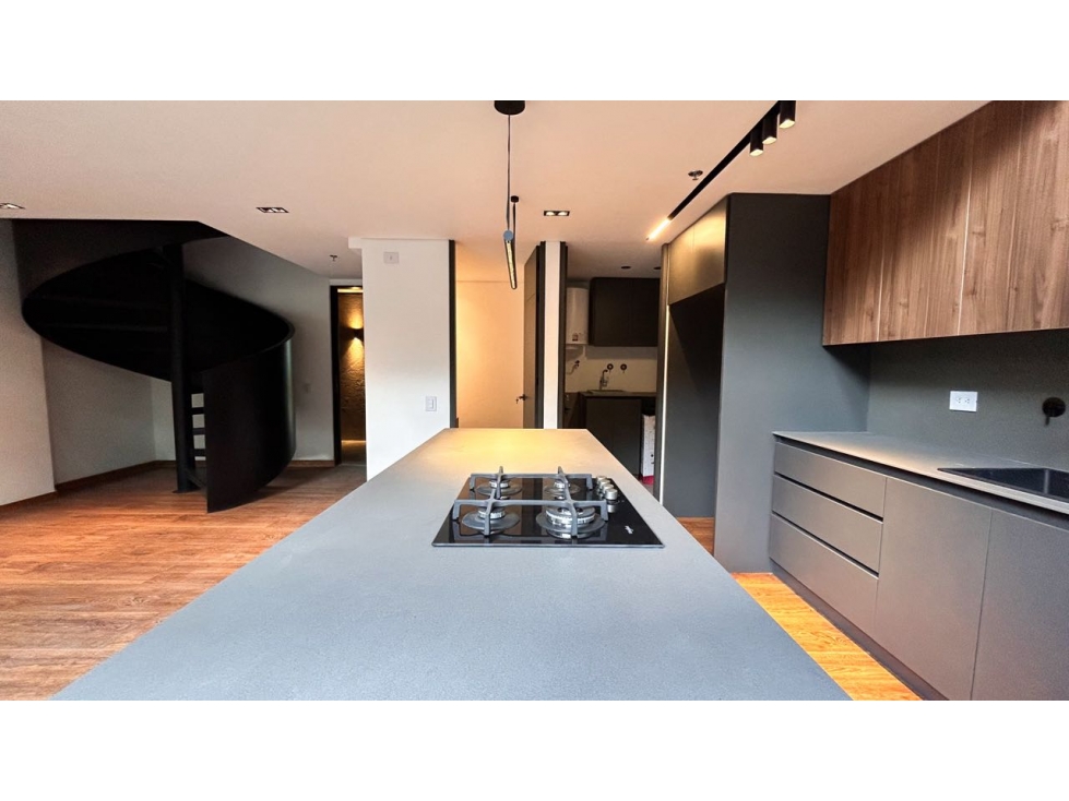 EXCLUSIVO APARAESTUDIO DUPLEX CERCA A LA 10