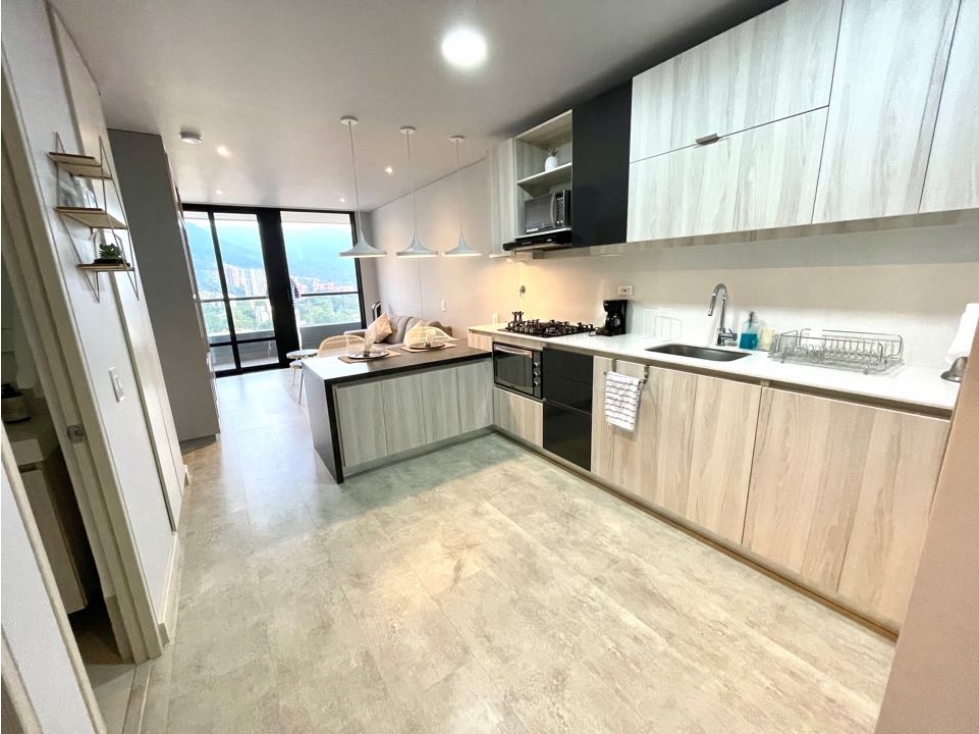 Exclusivo apartamento amoblado con gran vista, moderno sector tesoro — foto 3