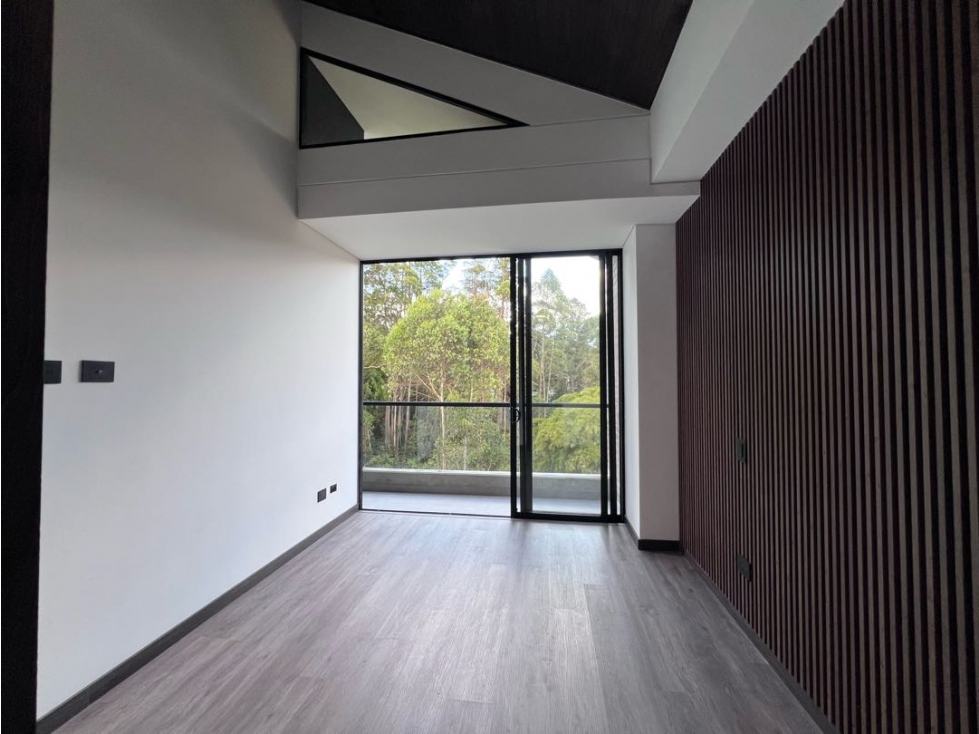 Exclusivo Apartamento Doble Altura | El Retiro — foto 4