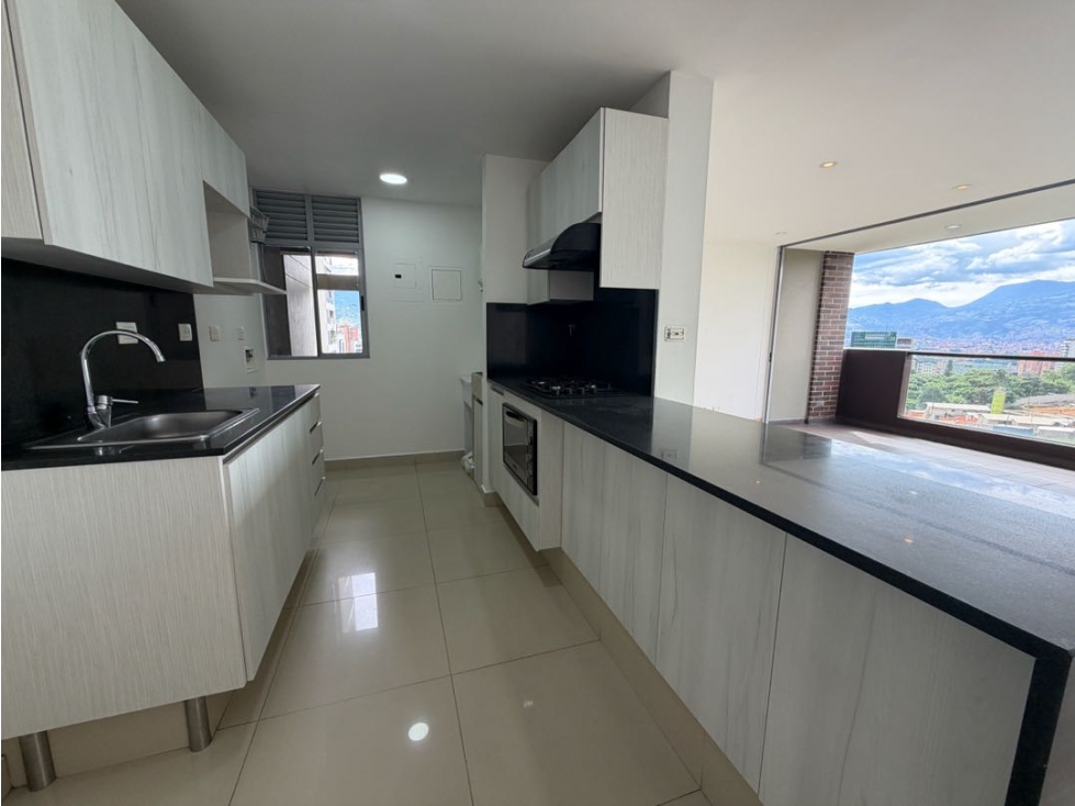 EXCLUSIVO APARTAMENTO EN VENTA EN LOS BALSOS, POBLADO — foto 3