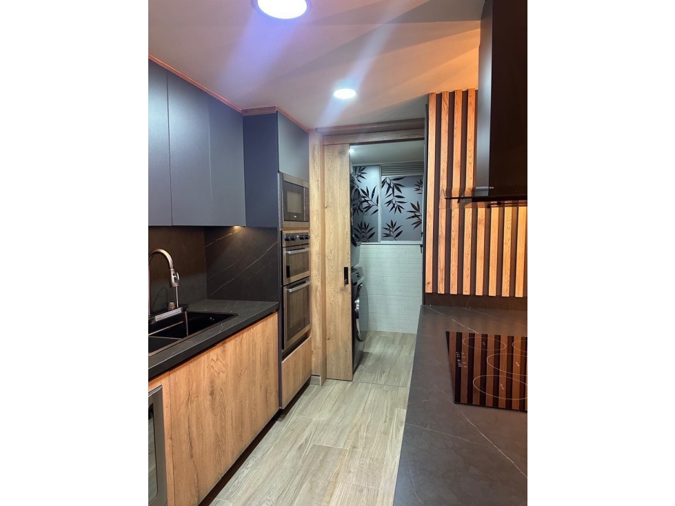 EXCLUSIVO APARTAMENTO TOTALMENTE REMODELADO EN LOMA DE BRUJAS $960,00, — foto 3