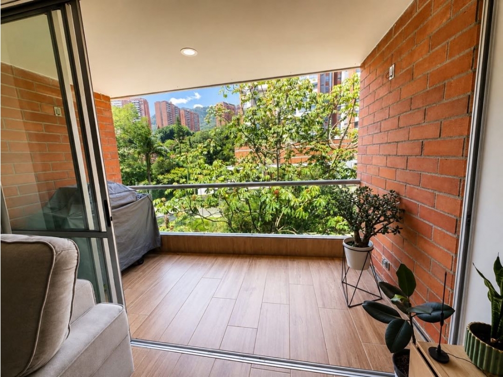 EXCLUSIVO APARTAMENTO TOTALMENTE REMODELADO EN LOMA DE BRUJAS $960,00, — foto 2