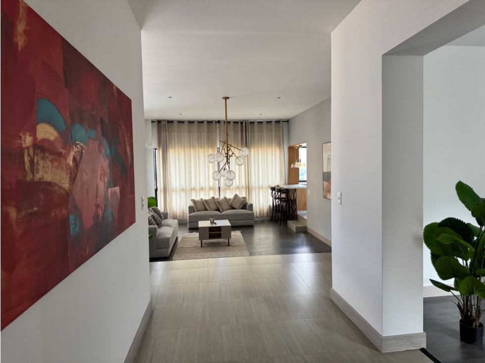 EXCLUSIVO APTO COMPLETAMENTE REMODELANDO EN EL POBLADO. PISO 10 — foto 3
