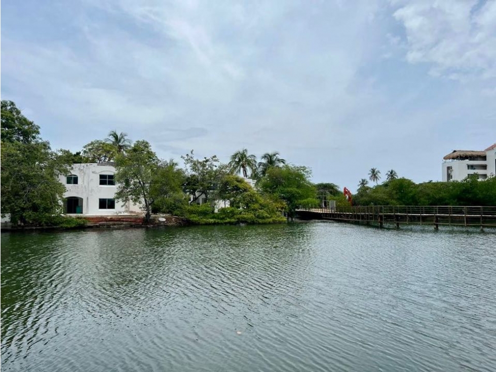 CASA EN EXCLUSIVO CONJUNTO CERRADO FRENTE AL MAR - 1