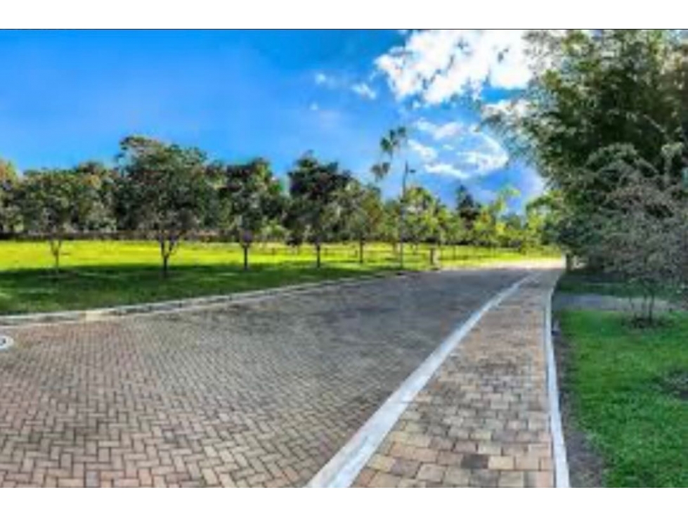 EXCLUSIVO LOTE EN VENTA CON EXCELENTE UBICACIÓN - LLANOGRANDE RIONEGRO — foto 2