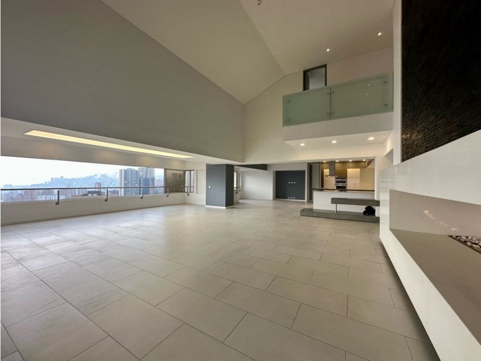 PENTHOUSE CON ESPECTACULAR VISTA EN POBLADO — foto 4