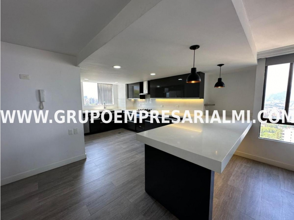 EXCLUSIVO PENTHOUSE EN VENTA - SECTOR SAN LUCAS, EL POBLADO COD: 33973