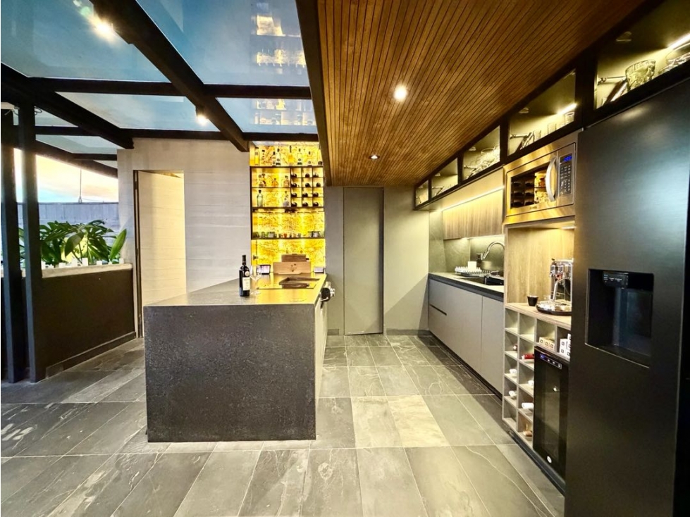 EXCLUSIVO PENTHOUSE REMODELADO EN EL ALTO DE LAS PALMAS (ENVIGADO) — foto 3