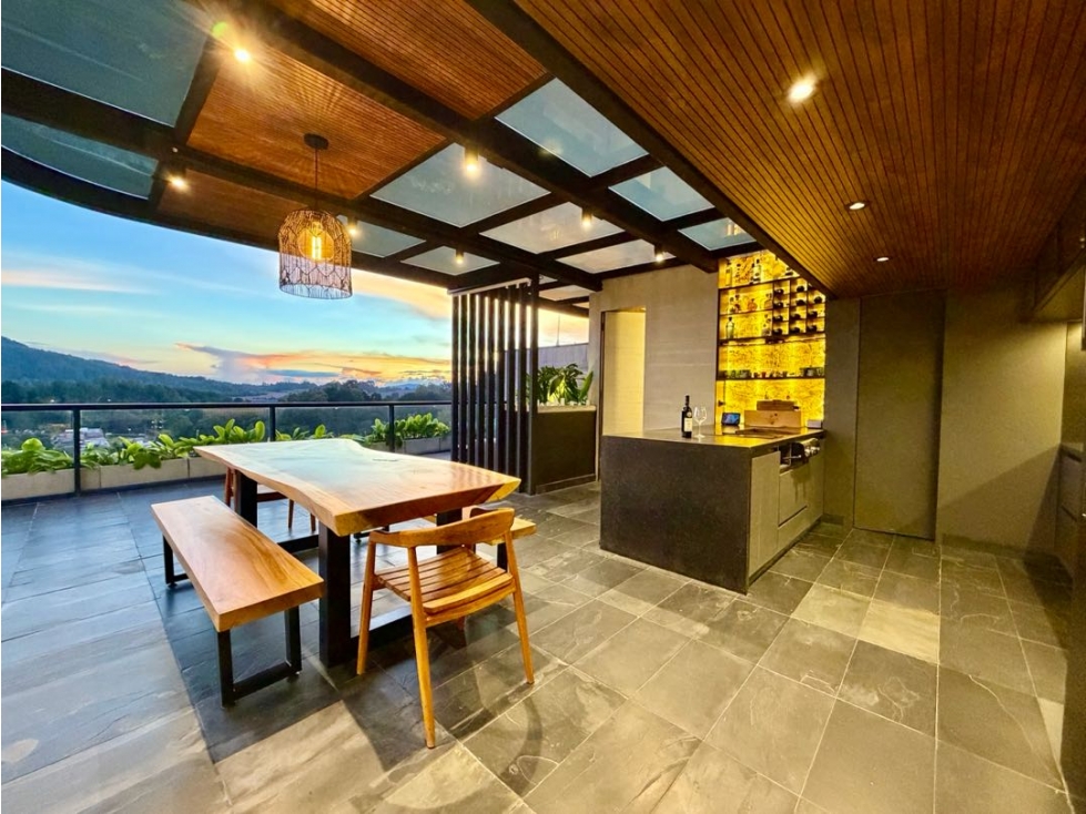 EXCLUSIVO PENTHOUSE REMODELADO EN EL ALTO DE LAS PALMAS (ENVIGADO) — foto 4