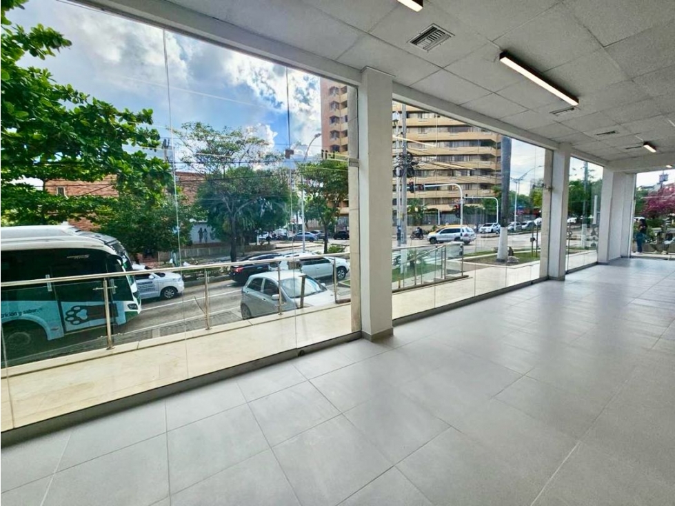 Exclusivo y amplio local en importante zona comercial al norte de BQ - 1