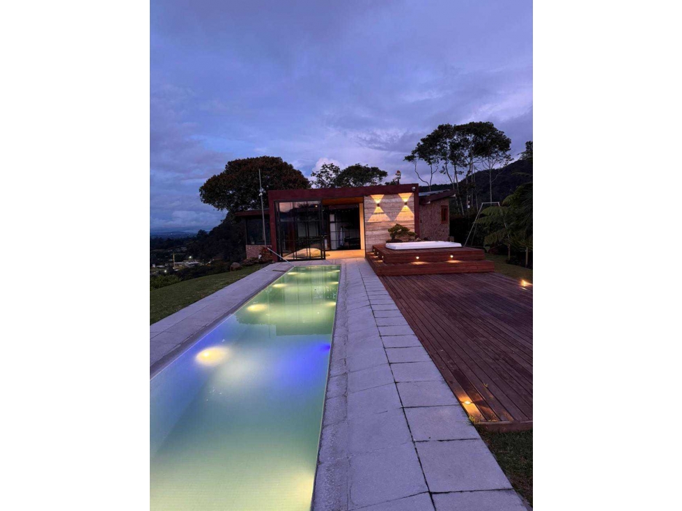EXTRAORDINARIA CASA EN UN SOLO NIVEL-VISTA INIGUALABLE A LA CIUDAD