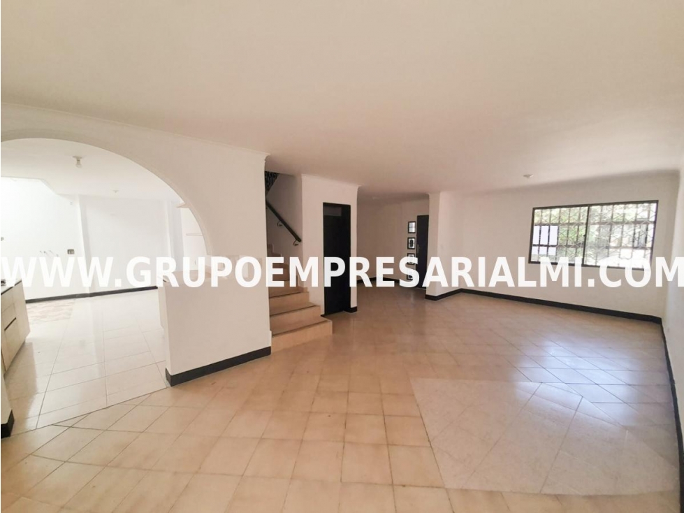 FABULOSA CASA COMERCIAL EN ARRIENDO - SECTOR SIMÓN BOLÍVAR COD: 31944
