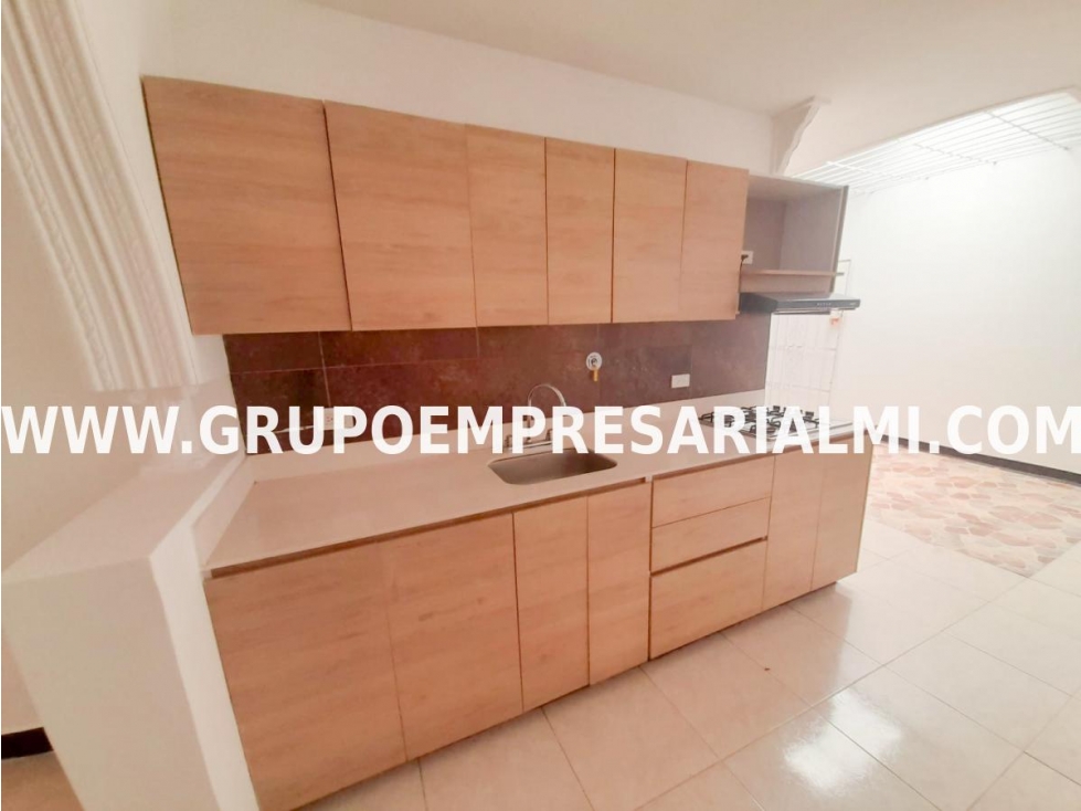 FABULOSA CASA COMERCIAL EN ARRIENDO - SECTOR SIMÓN BOLÍVAR COD: 31944 — foto 2