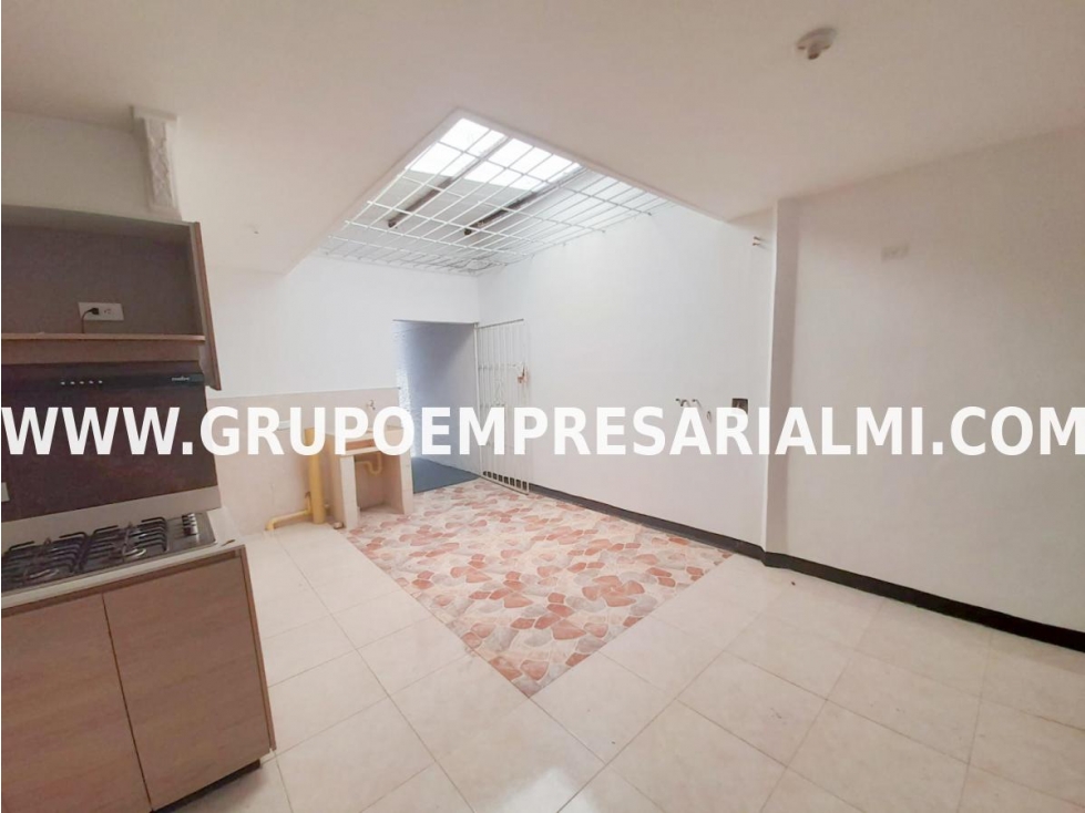 FABULOSA CASA COMERCIAL EN ARRIENDO - SECTOR SIMÓN BOLÍVAR COD: 31944 — foto 3