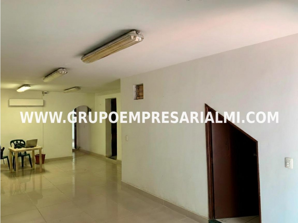 FABULOSA CASA COMERCIAL EN ARRIENDO - SECTOR EL NOGAL COD: 33566 - 4