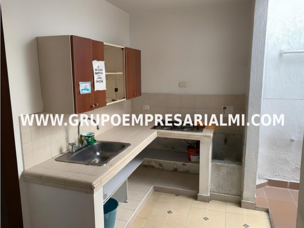 FABULOSA CASA COMERCIAL EN ARRIENDO - SECTOR EL NOGAL COD: 33566 - 5