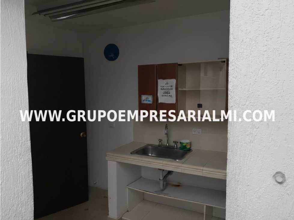 FABULOSA CASA COMERCIAL EN ARRIENDO - SECTOR EL NOGAL COD: 33566 - 6