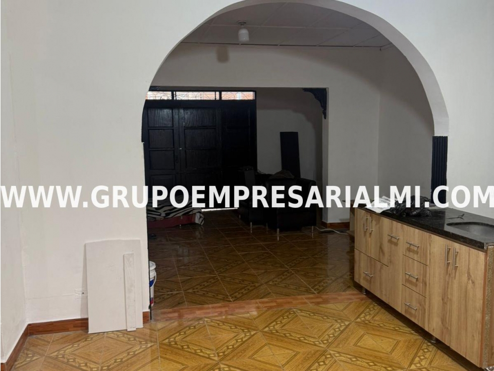 FABULOSA CASA COMERCIAL EN VENTA - SECTOR LAURELES COD: 32307