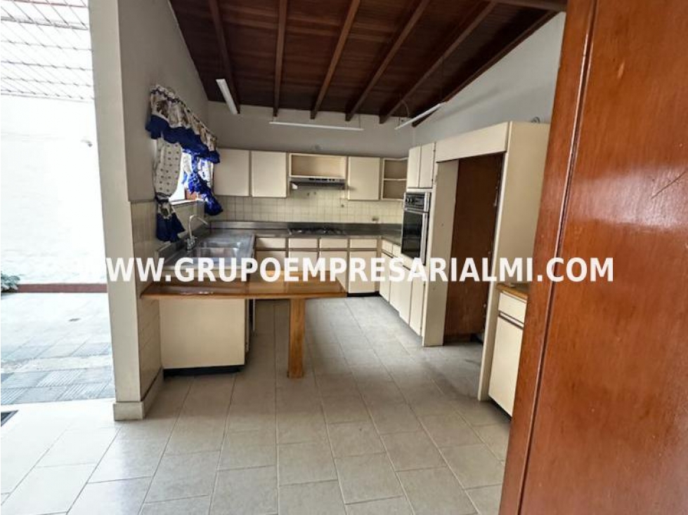 FABULOSA CASA EN VENTA - SECTOR ROSALES COD: 30557