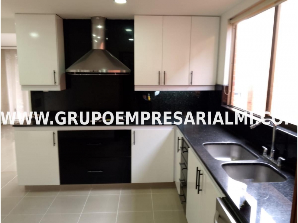 FABULOSA CASA UNIFAMILIAR EN ARRIENDO - SECTOR EL TESORO COD: 31913 — foto 4