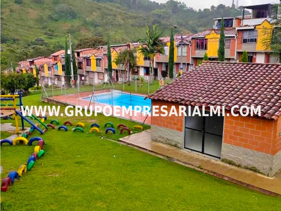 FABULOSA CASA UNIFAMILIAR EN VENTA - SECTOR SAN ANTONIO COD: 31288