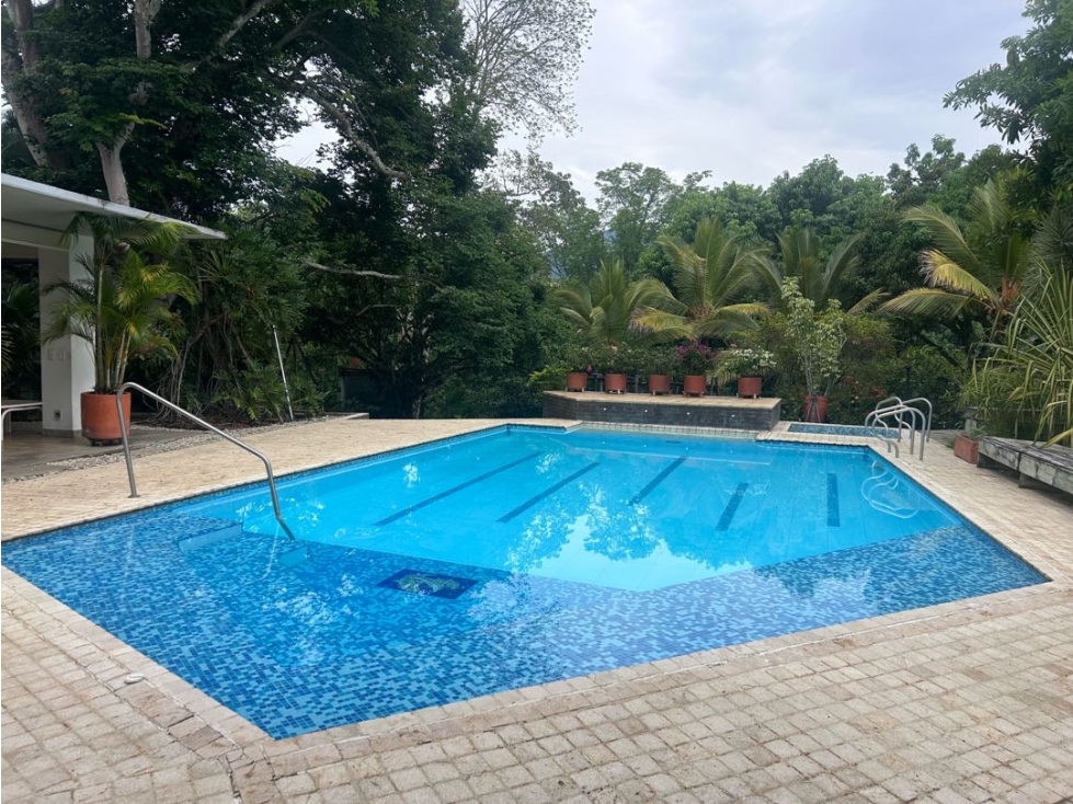 FABULOSA FINCA EN SAN JERÓNIMO A PUERTA CERRADA
