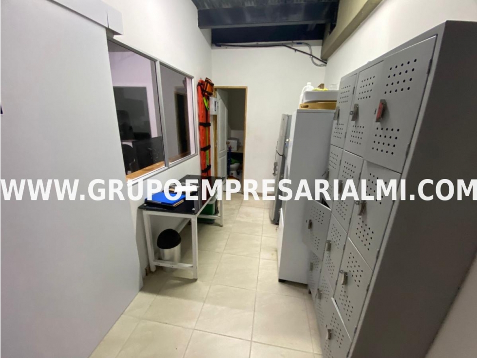 FABULOSA OFICINA EN ARRIENDO - SECTOR LA ESMERALDA COD: 31416 - 5