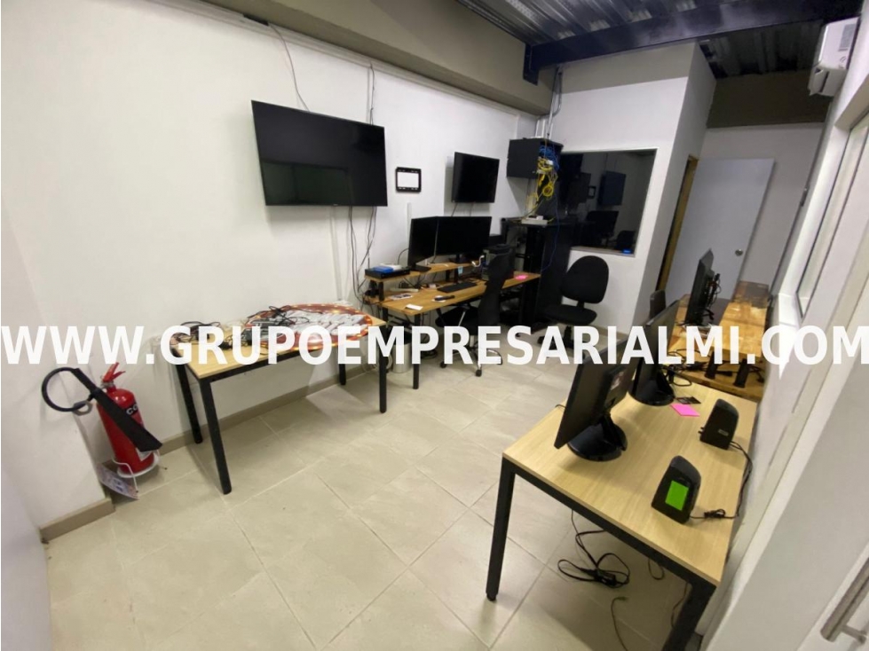 FABULOSA OFICINA EN ARRIENDO - SECTOR LA ESMERALDA COD: 31416 - 2