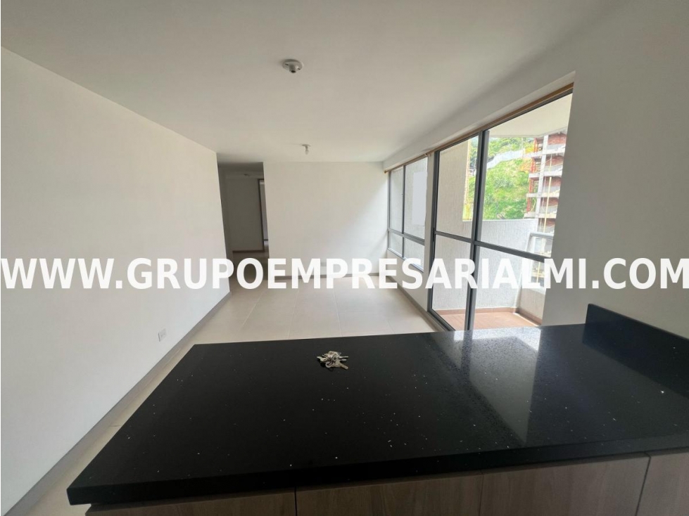FABULOSO APARTAMENTO EN ARRIENDO - SECTOR LOMA DEL BARRO COD: 31967 — foto 2