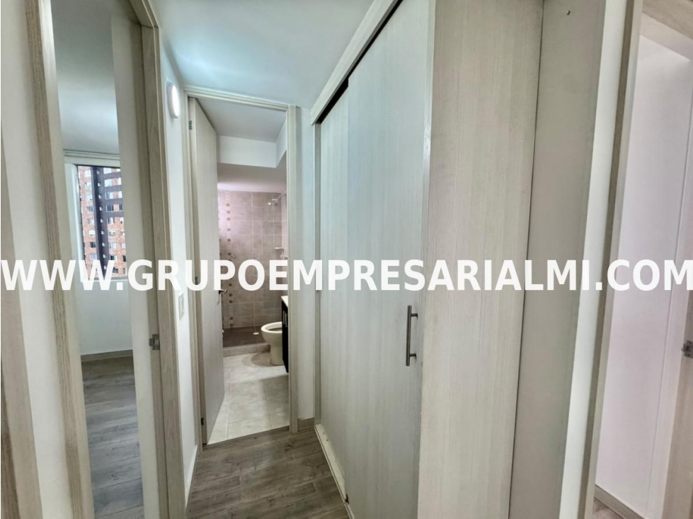 FABULOSO APARTAMENTO EN VENTA - SECTOR LOMA DE LOS BERNAL COD: 33946 — foto 3