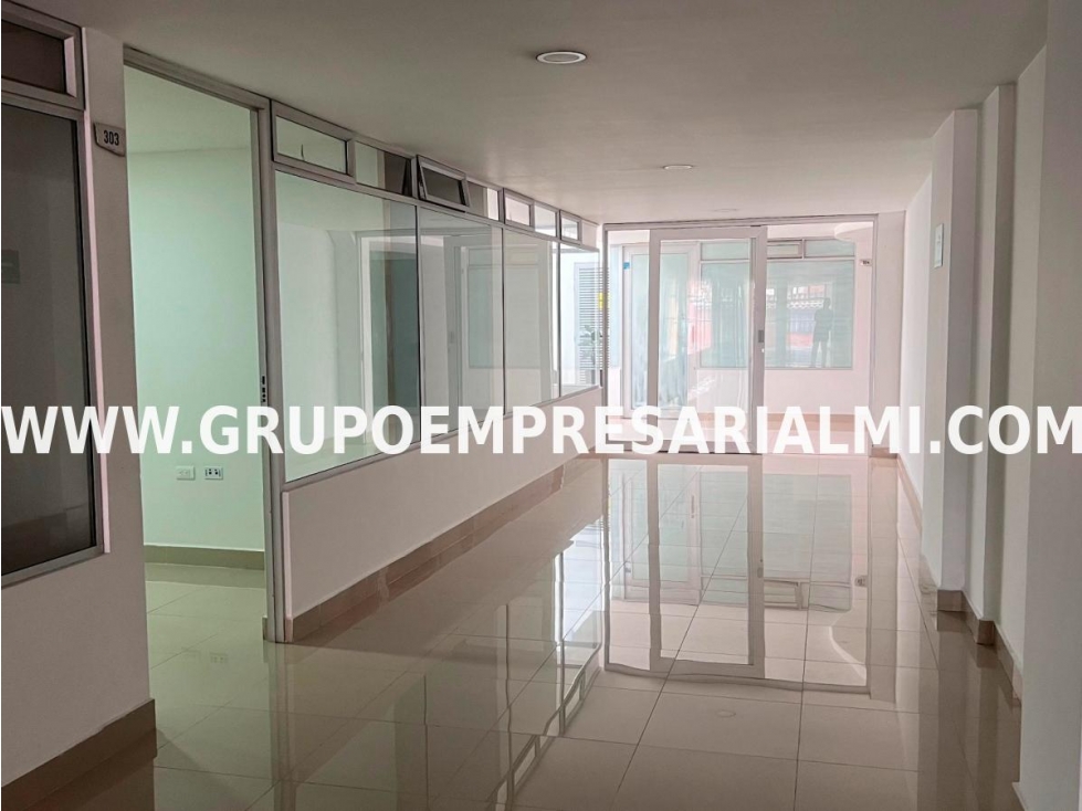 FANTÁSTICA OFICINA EN ARRIENDO - SECTOR LOS ALCÁZARES COD: 32490 - 4