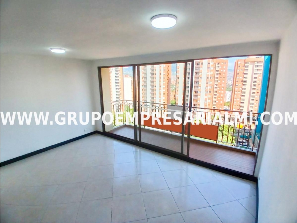 FANTÁSTICO APARTAMENTO EN VENTA - SECTOR LOMA LOS BERNAL COD: 31331