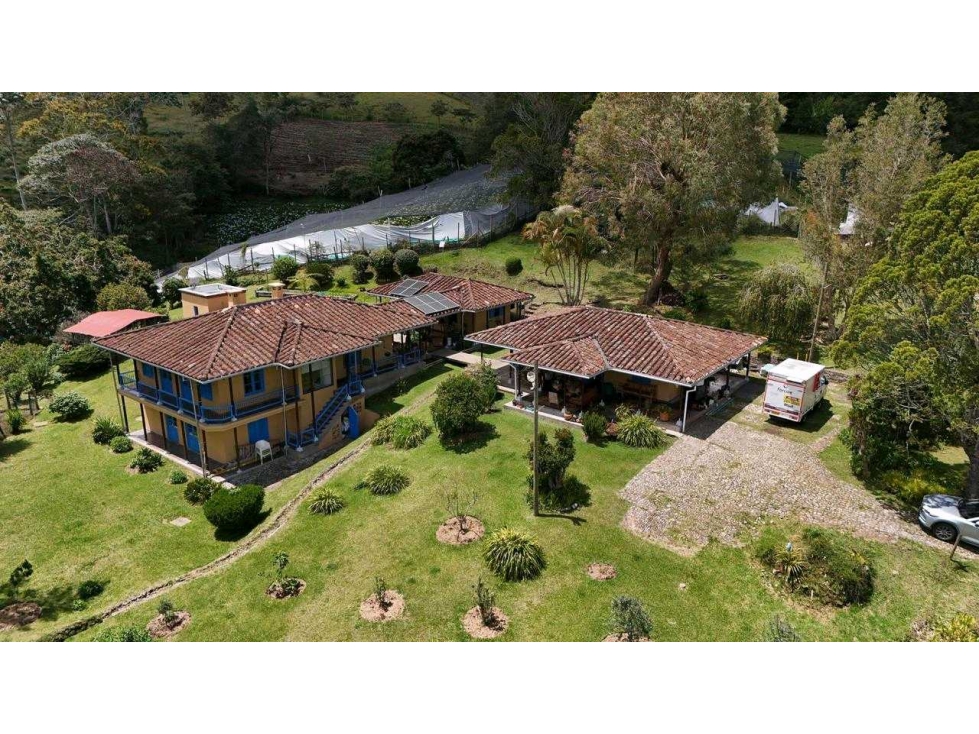 FINCA COLONIAL RESTAURADA EN LA CEJA