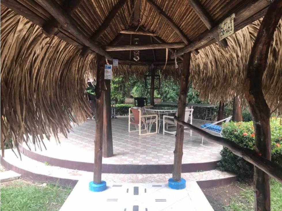 FINCA CON 3 CASAS / A LA ORILLA DEL RIO / CHAME / 5 HECTÁREAS — foto 2