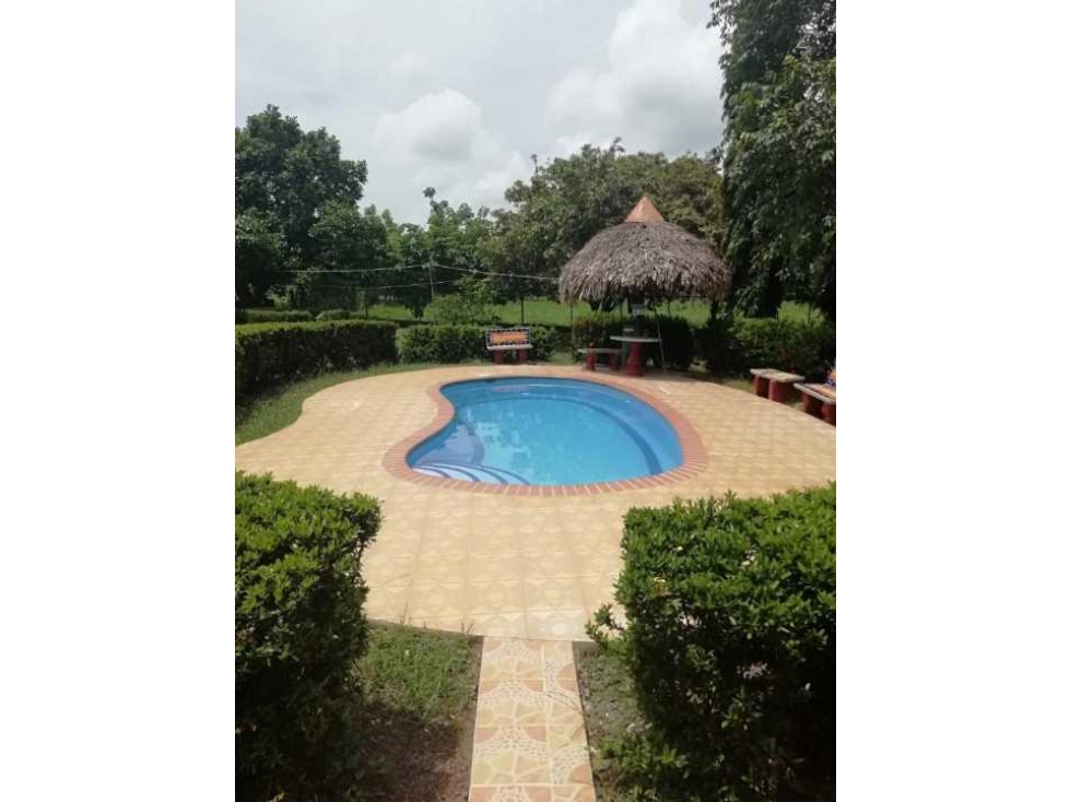 SE VENDE FINCA CON 3 CASAS A LA ORILLA DEL RIO 5 HECTAREAS EN CHAME