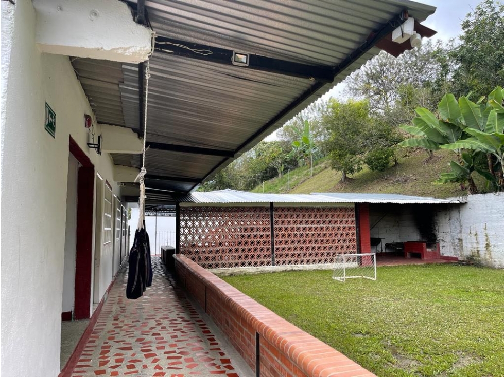 Finca de 1.300m2 con piscina en venta La Buitrera Palmira Valle - 3
